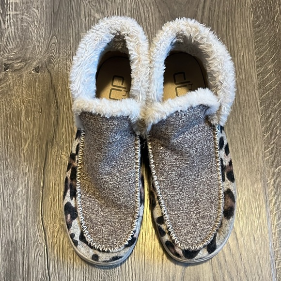 Hey Dude Ladies 9 Leopard - Picture 2 of 9